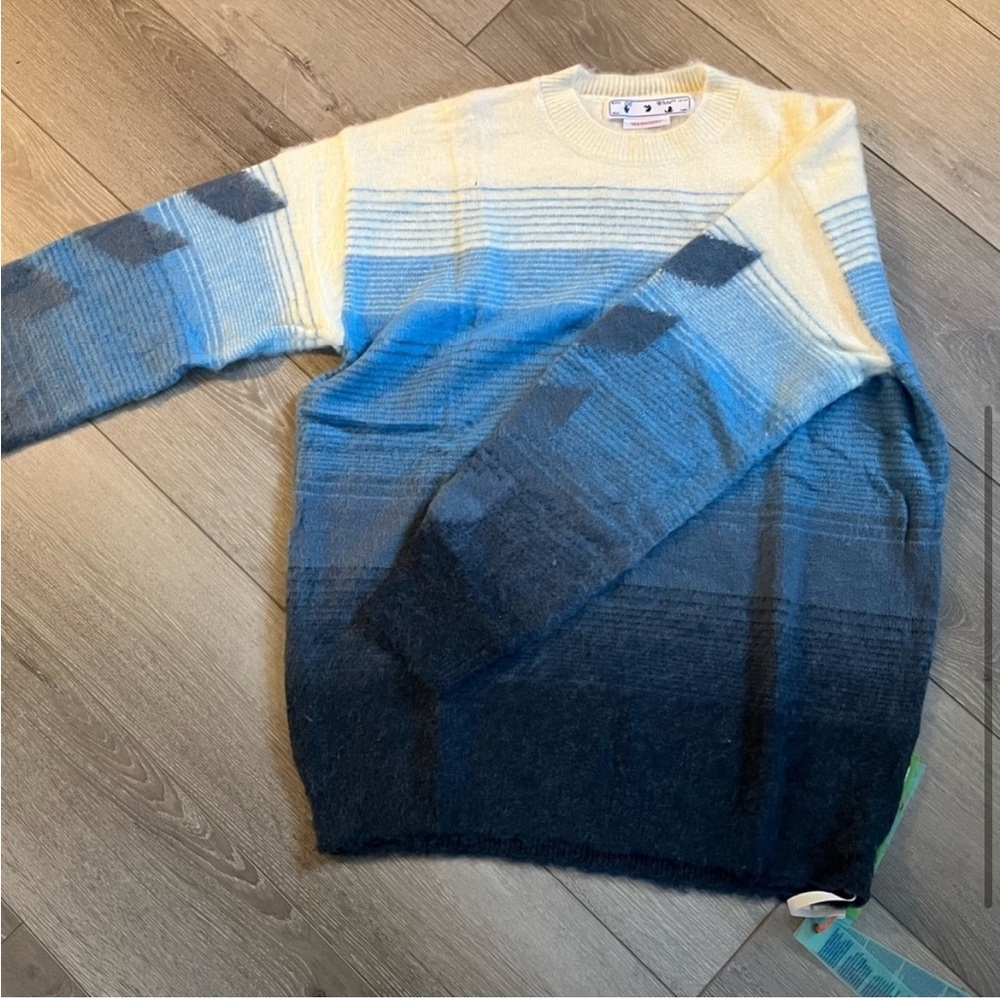 Off-White
Arrows ombré brushed jumper blue oversized men sweater - Picture 3 of 5